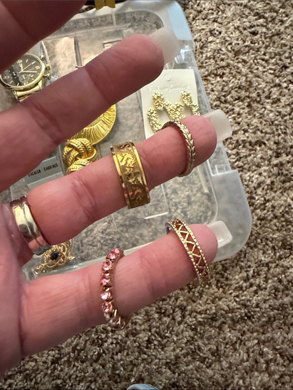 Lot of Gold Tone Jewelry - Picture 11 of 15